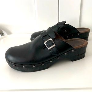 Womens black natural soul clogs